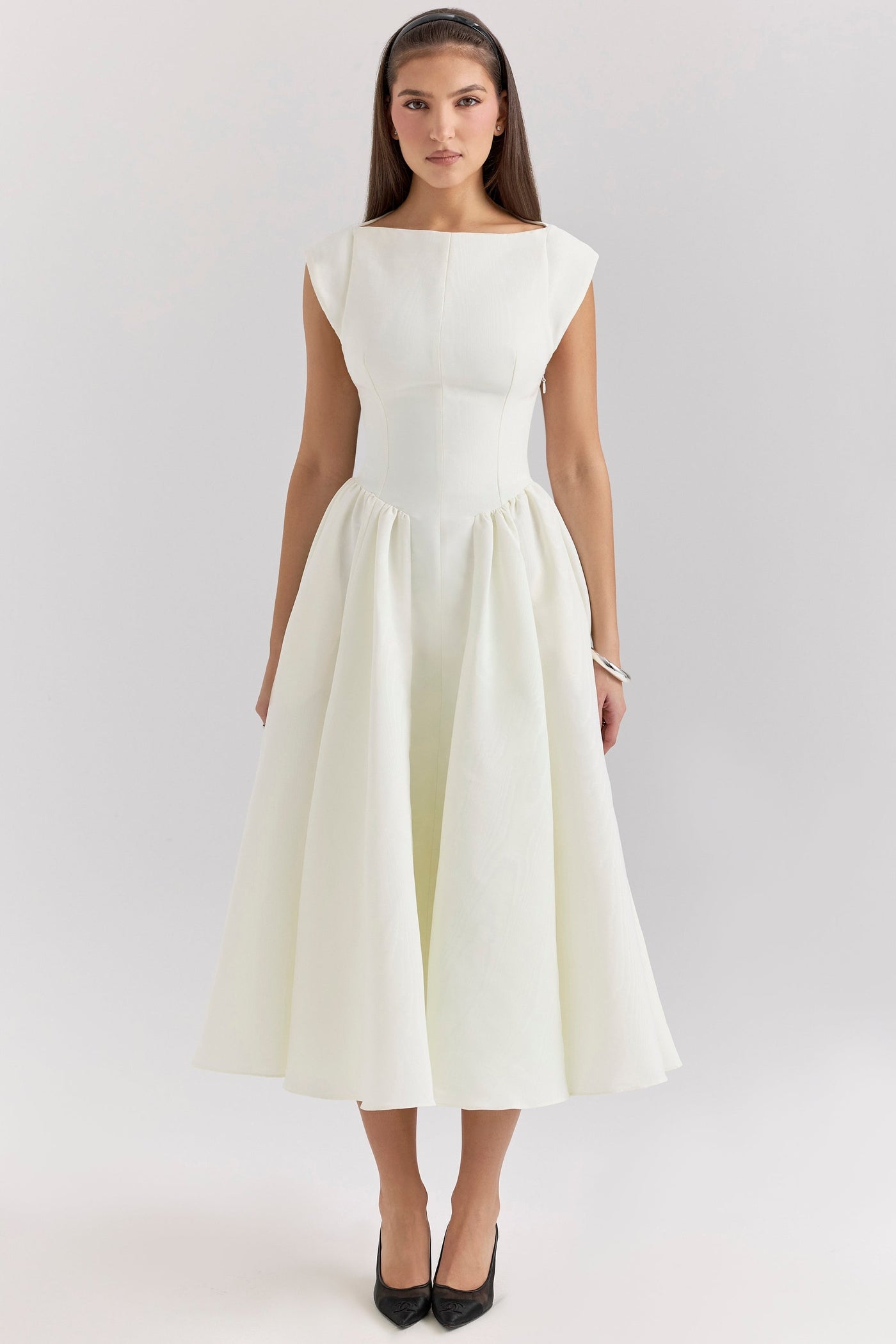 Iva™ | Elegant Dress with Open Back