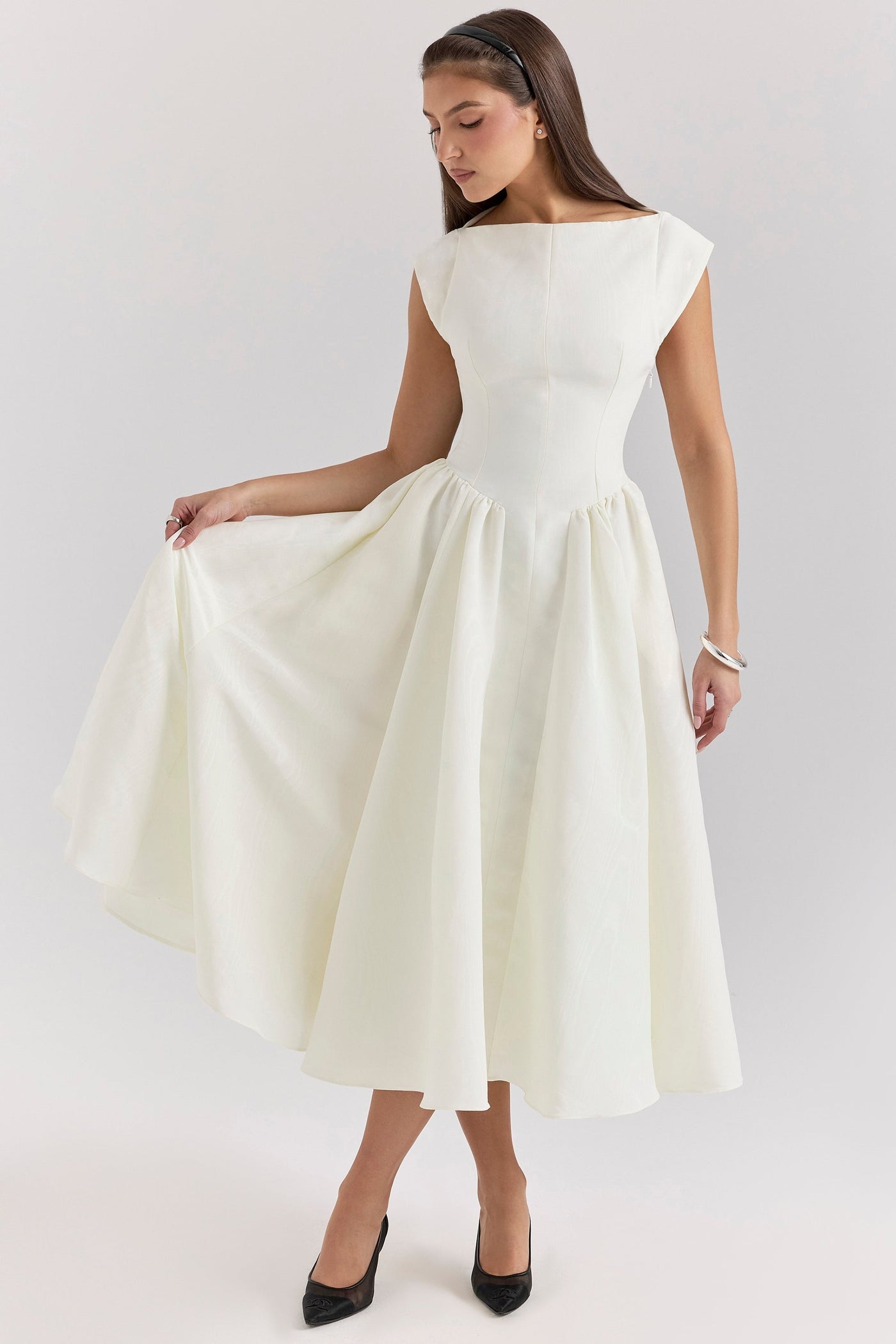 Iva™ | Elegant Dress with Open Back