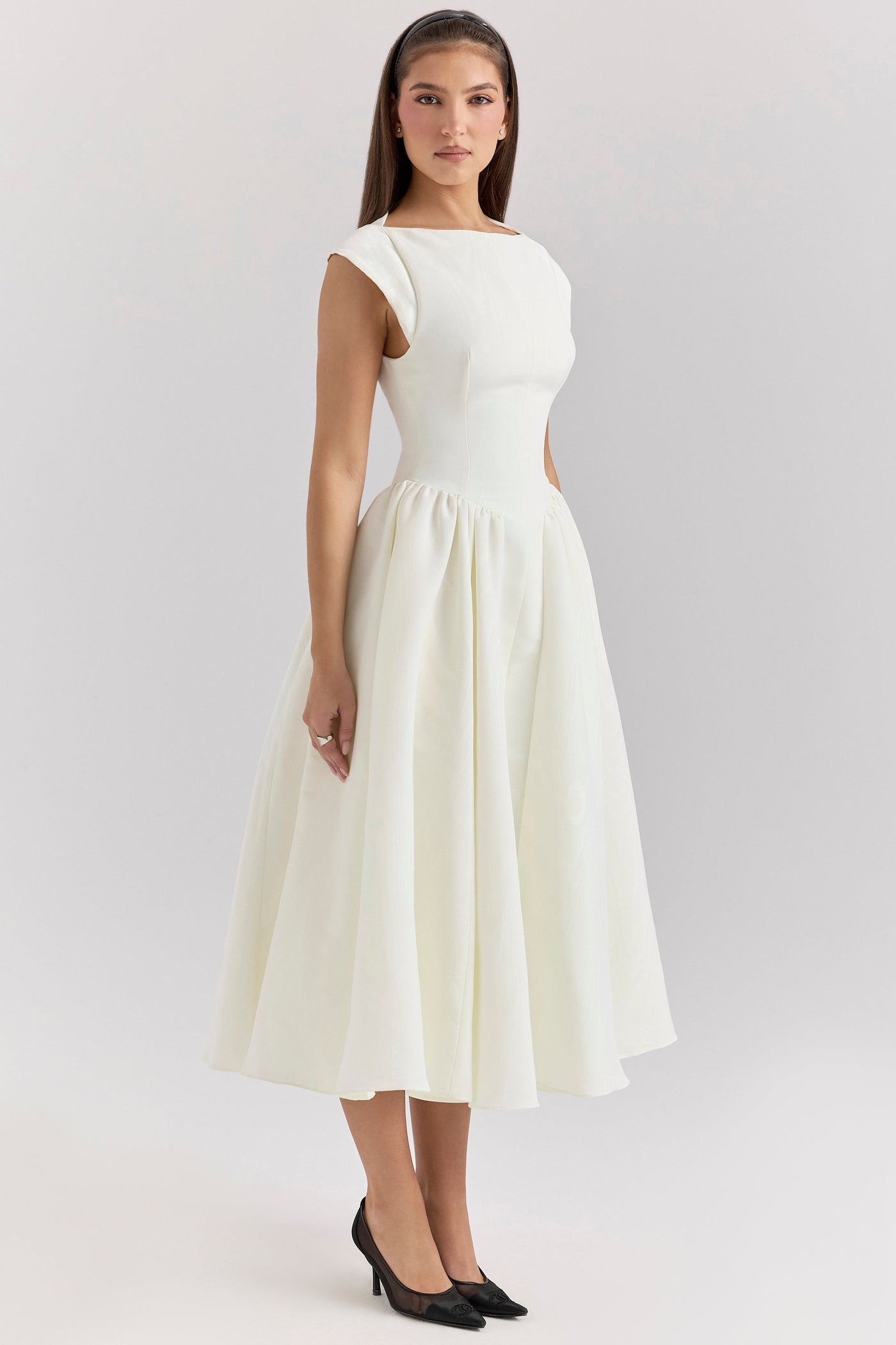 Iva™ | Elegant Dress with Open Back